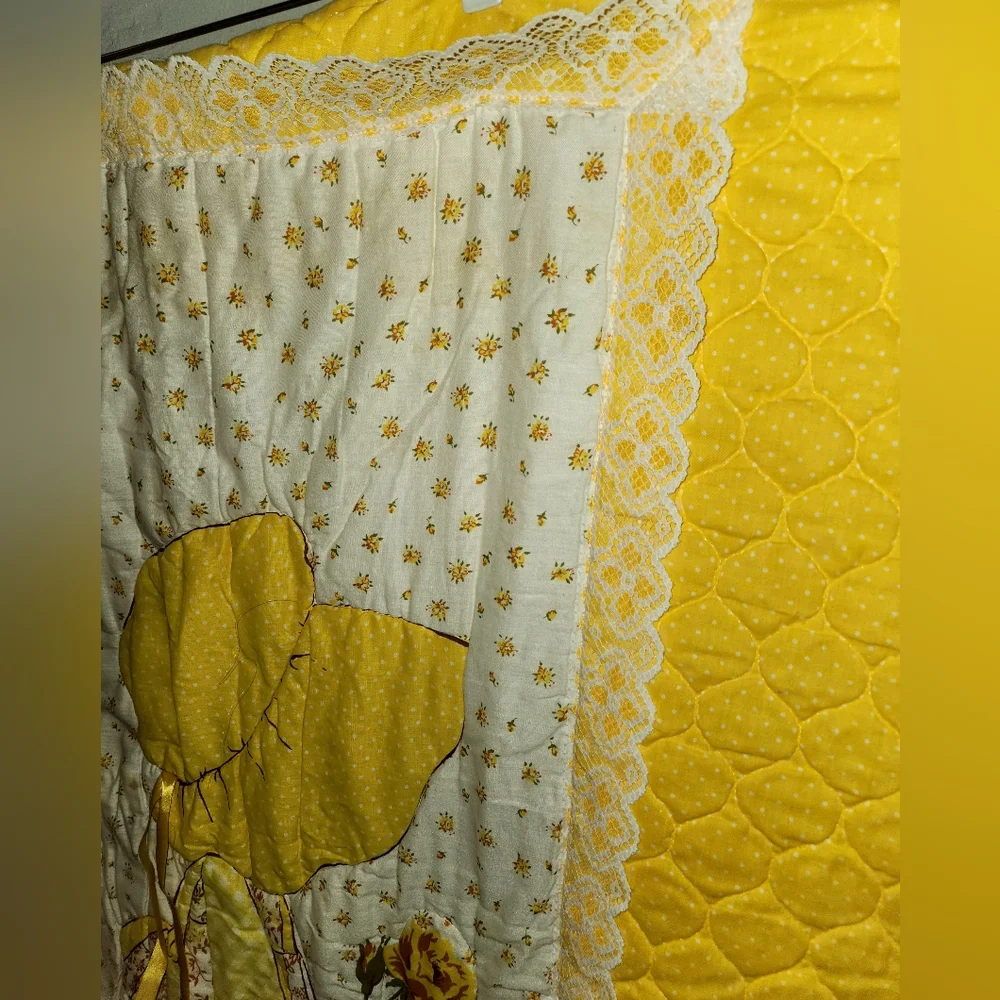 🌼Vintage 1970s Beautiful Yellow Floral Quilt Ruffle Bedspread Twin Holly Hobbie